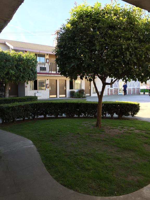 M El Monte Hotel *